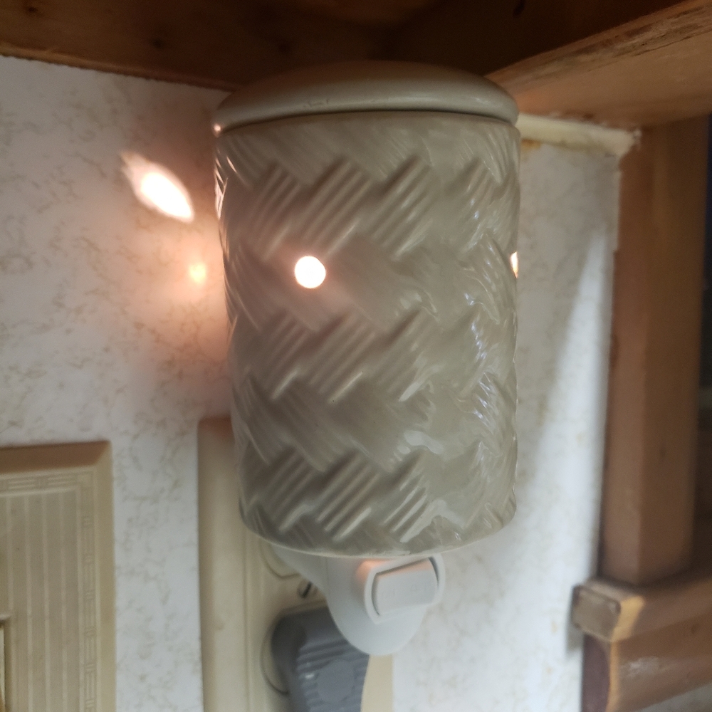 Woven Pattern Plug-in Night Light